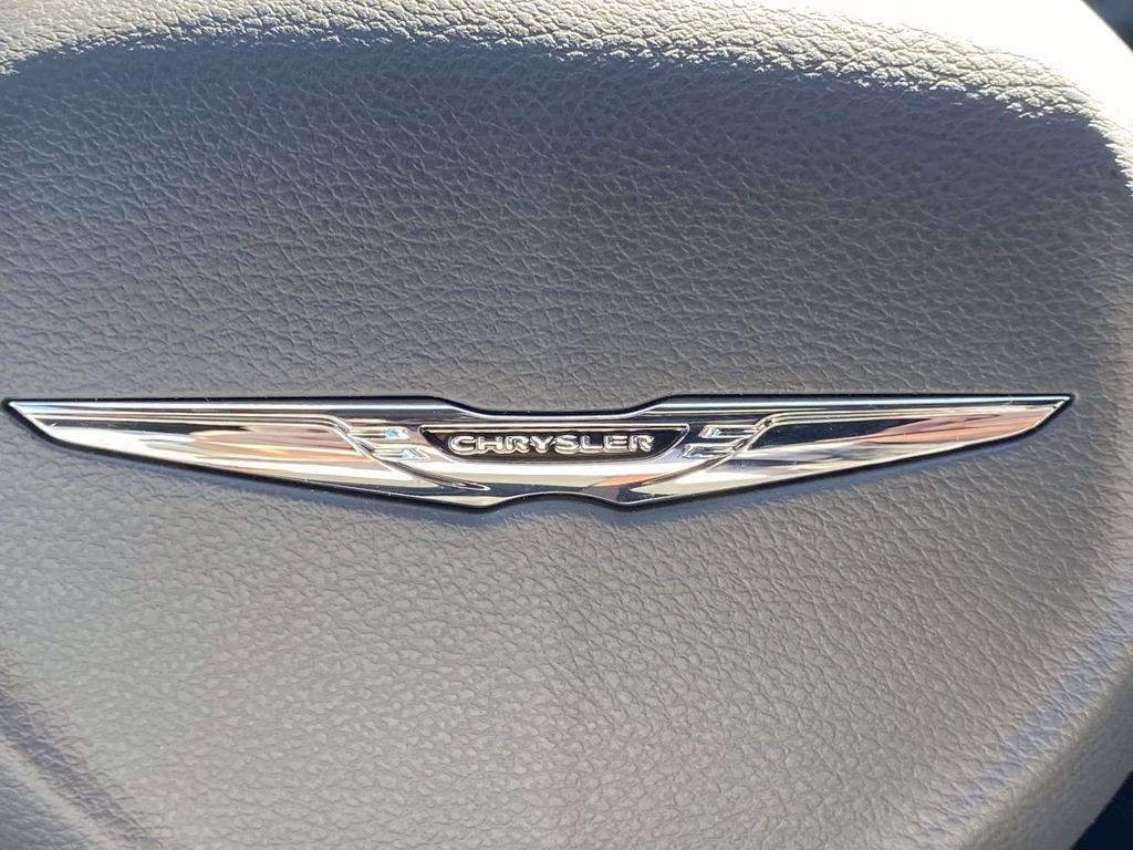 2026 Bright White Clearcoat Chrysler Pacifica Select FWD Van