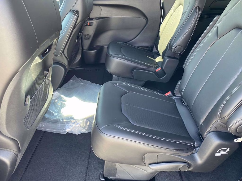 2026 Bright White Clearcoat Chrysler Pacifica Select FWD Van