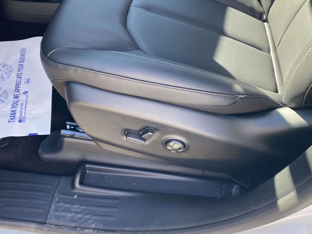 2026 Bright White Clearcoat Chrysler Pacifica Select FWD Van