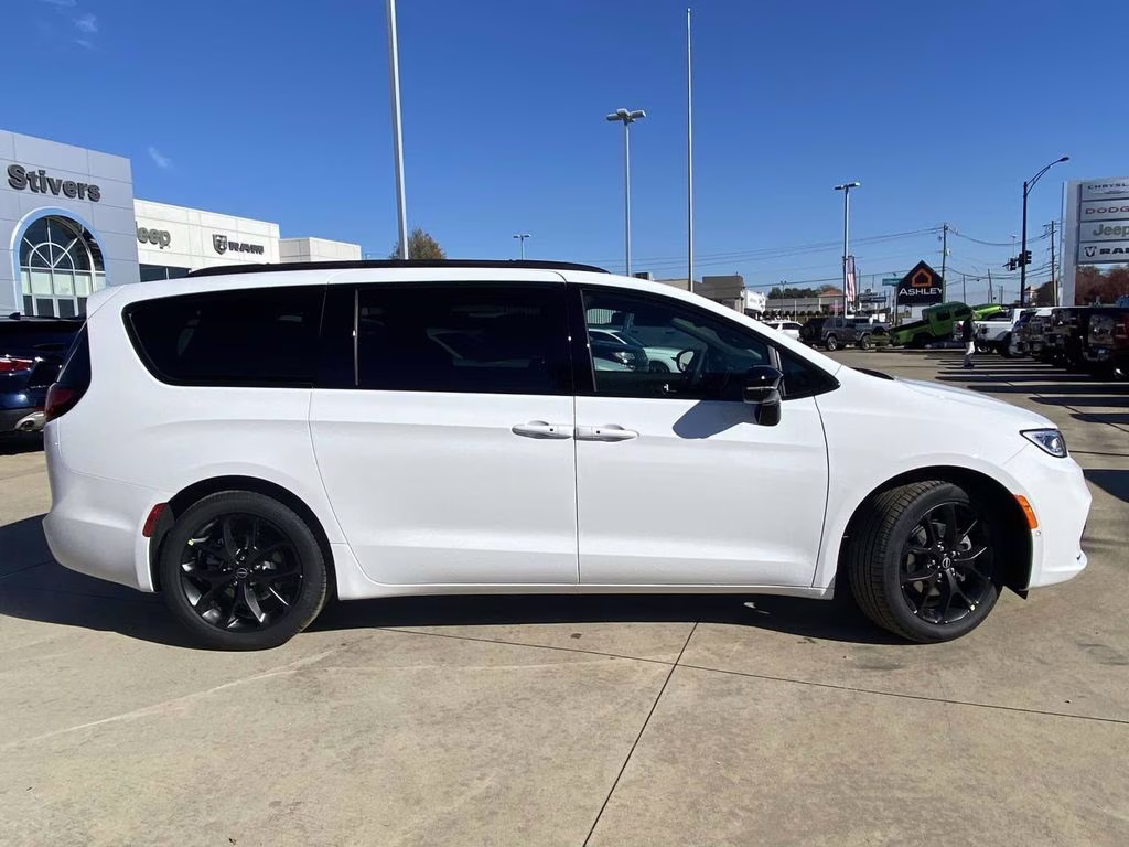 2026 Bright White Clearcoat Chrysler Pacifica Select FWD Van