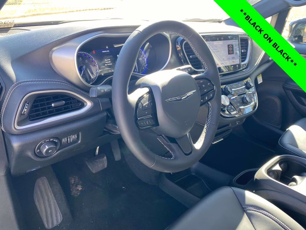 2026 Diamond Black Crystal Pearlcoat Chrysler Pacifica Select FWD Van