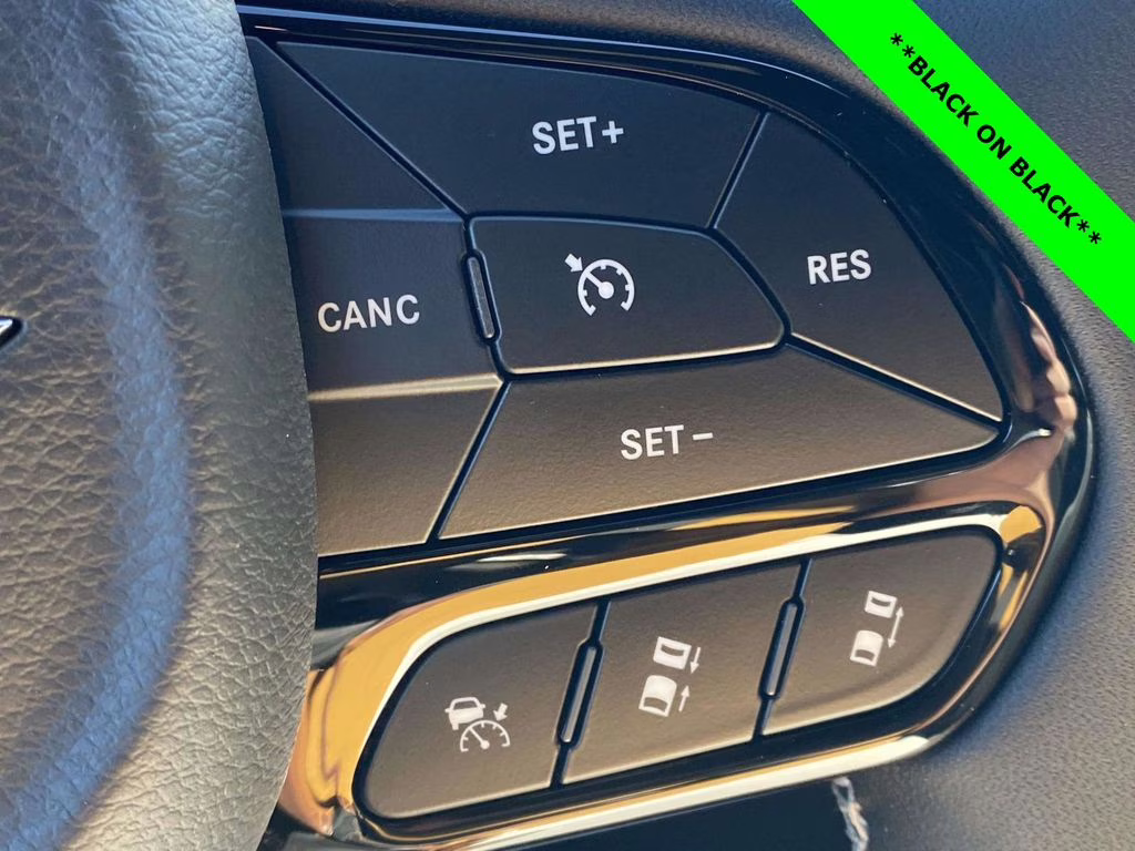 2026 Diamond Black Crystal Pearlcoat Chrysler Pacifica Select FWD Van