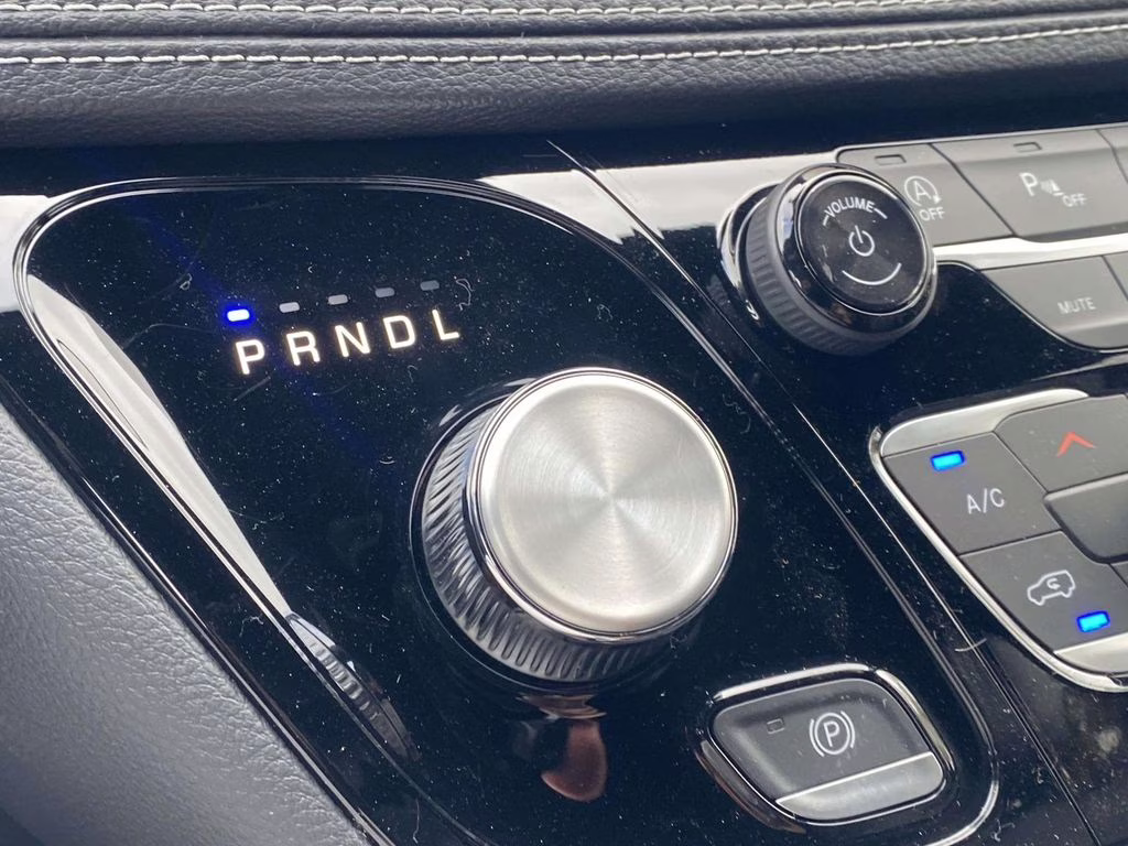 2026 Diamond Black Crystal Pearlcoat Chrysler Pacifica Select FWD Van