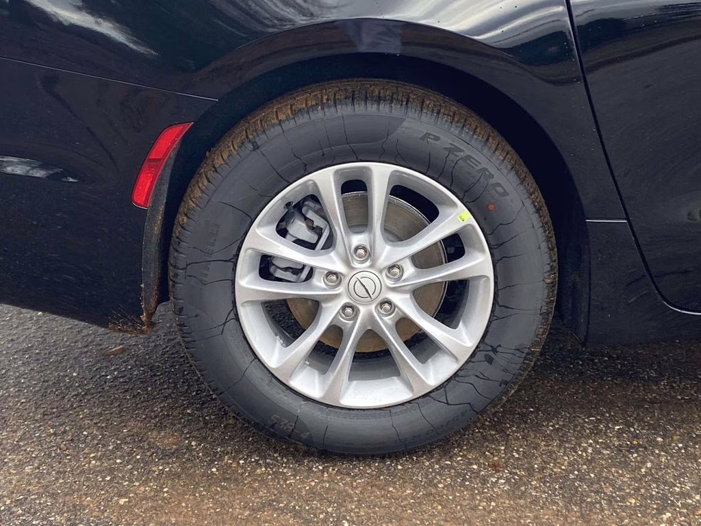 2026 Diamond Black Crystal Pearlcoat Chrysler Pacifica Select FWD Van