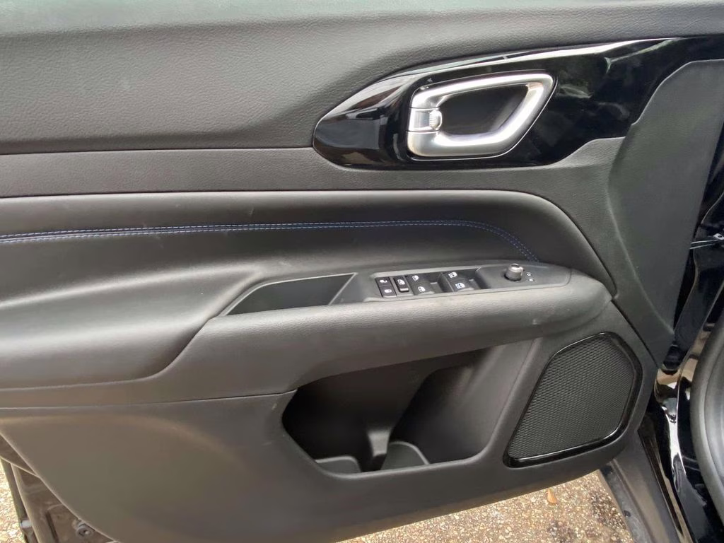 2026 Diamond Black Crystal Pearlcoat Jeep Compass Latitude Altitude 4X4 SUV