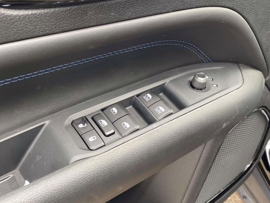 2026 Diamond Black Crystal Pearlcoat Jeep Compass Latitude Altitude 4X4 SUV