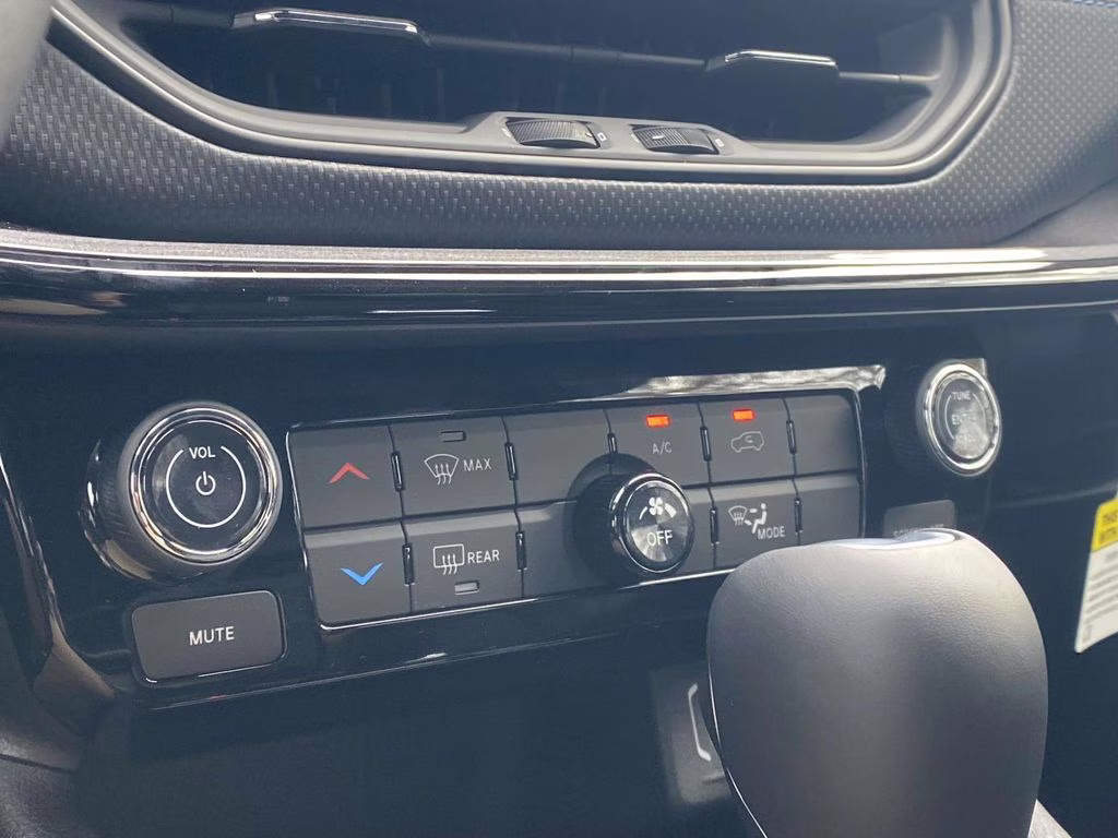 2026 Diamond Black Crystal Pearlcoat Jeep Compass Latitude Altitude 4X4 SUV