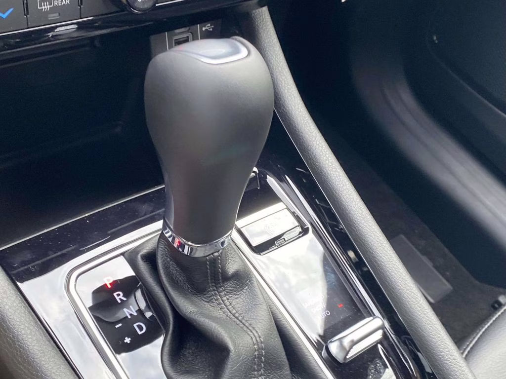 2026 Diamond Black Crystal Pearlcoat Jeep Compass Latitude Altitude 4X4 SUV