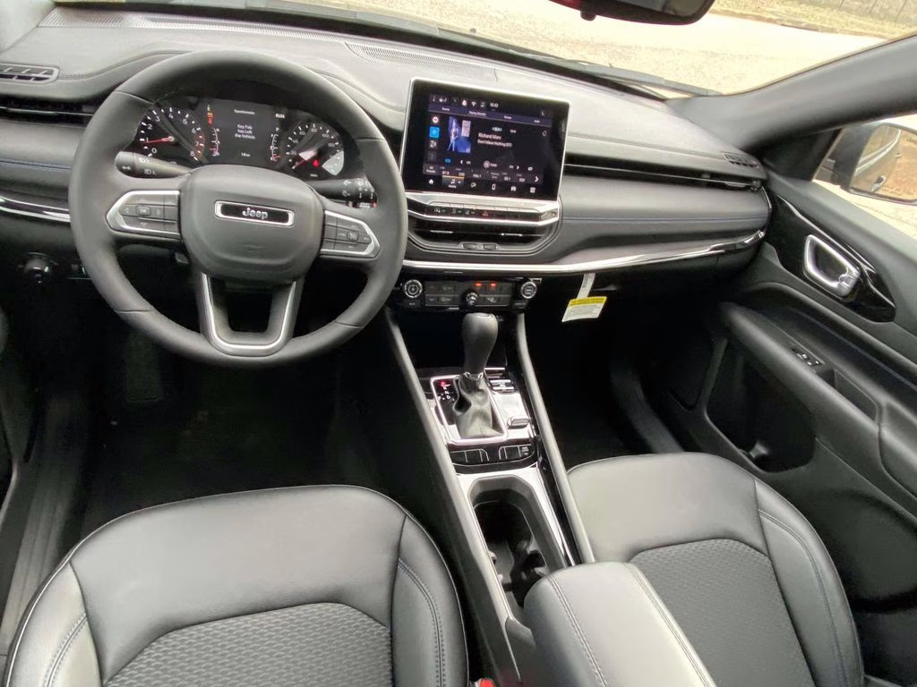 2026 Diamond Black Crystal Pearlcoat Jeep Compass Latitude Altitude 4X4 SUV