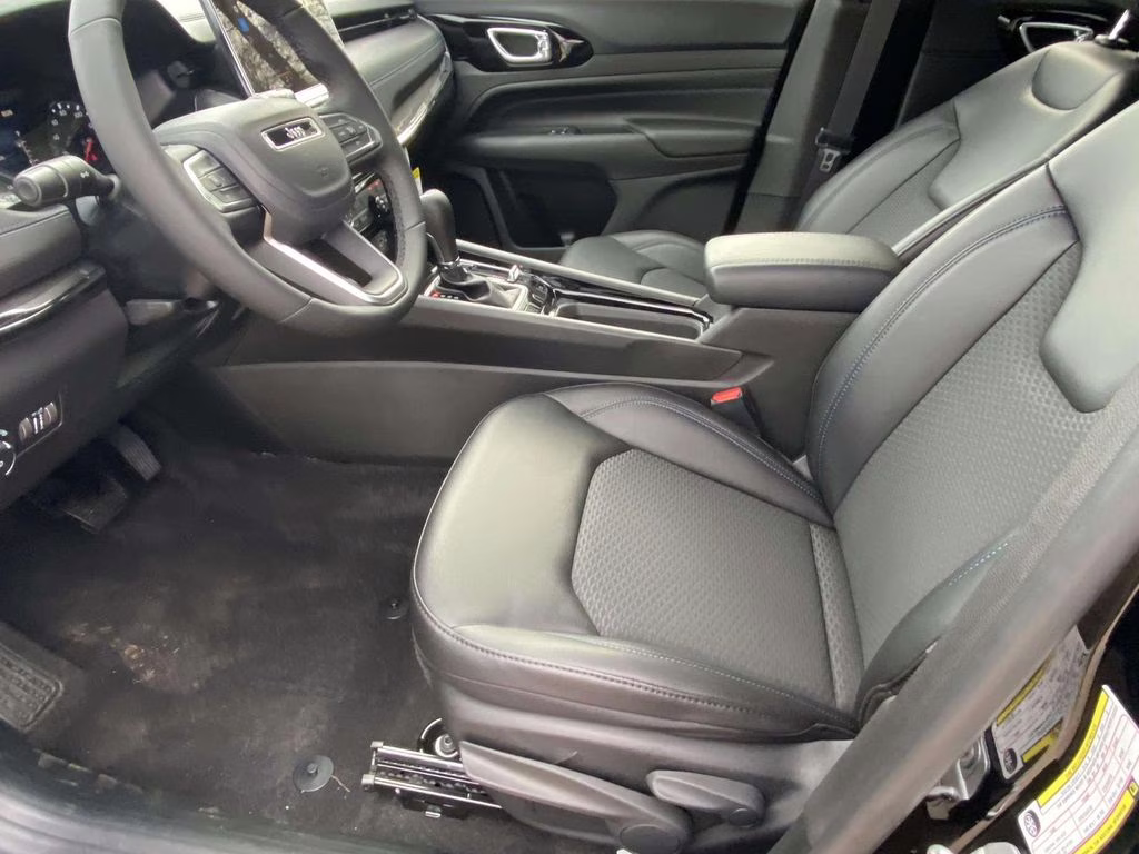 2026 Diamond Black Crystal Pearlcoat Jeep Compass Latitude Altitude 4X4 SUV