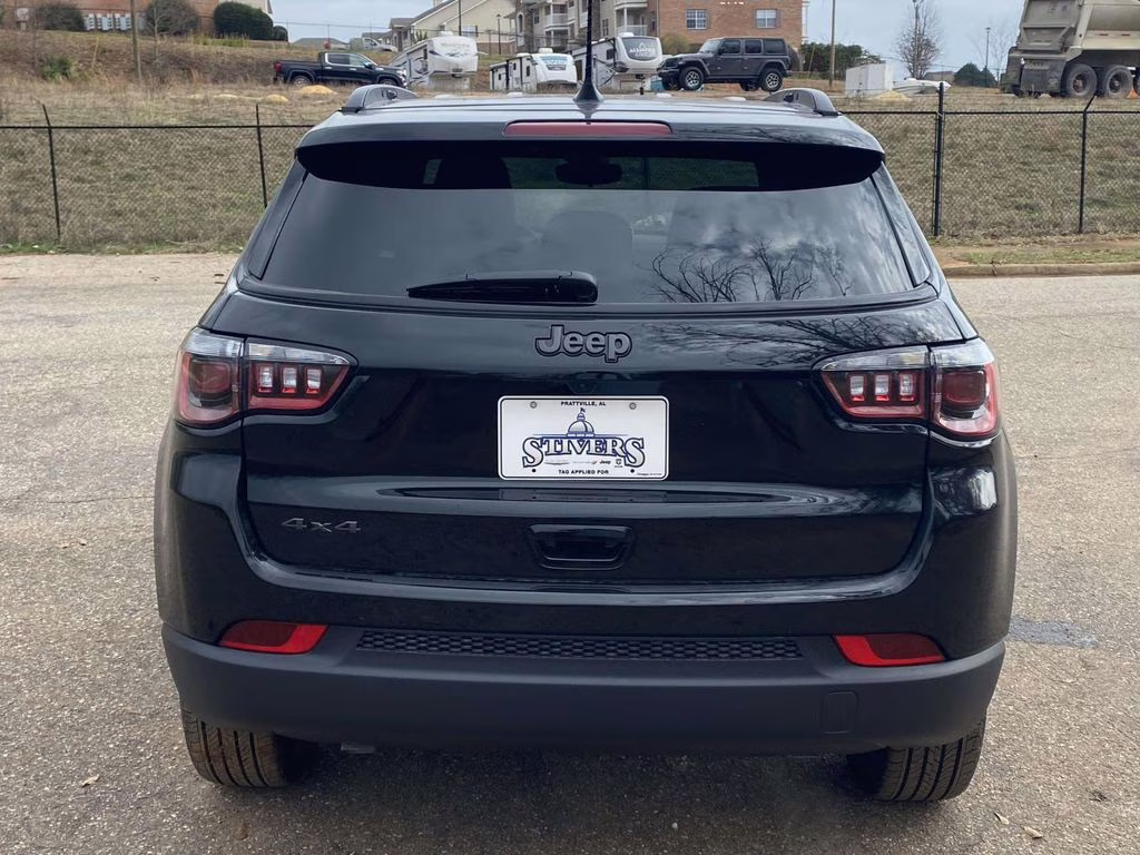 2026 Diamond Black Crystal Pearlcoat Jeep Compass Latitude Altitude 4X4 SUV