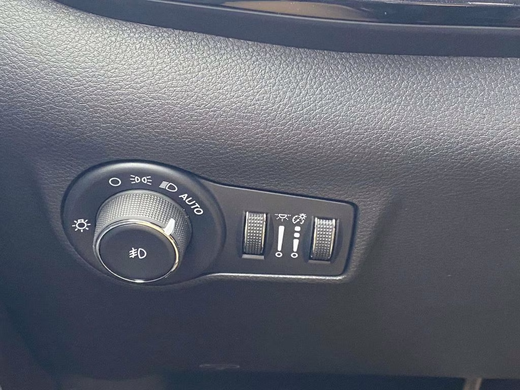 2026 Diamond Black Crystal Pearlcoat Jeep Compass Latitude Altitude 4X4 SUV