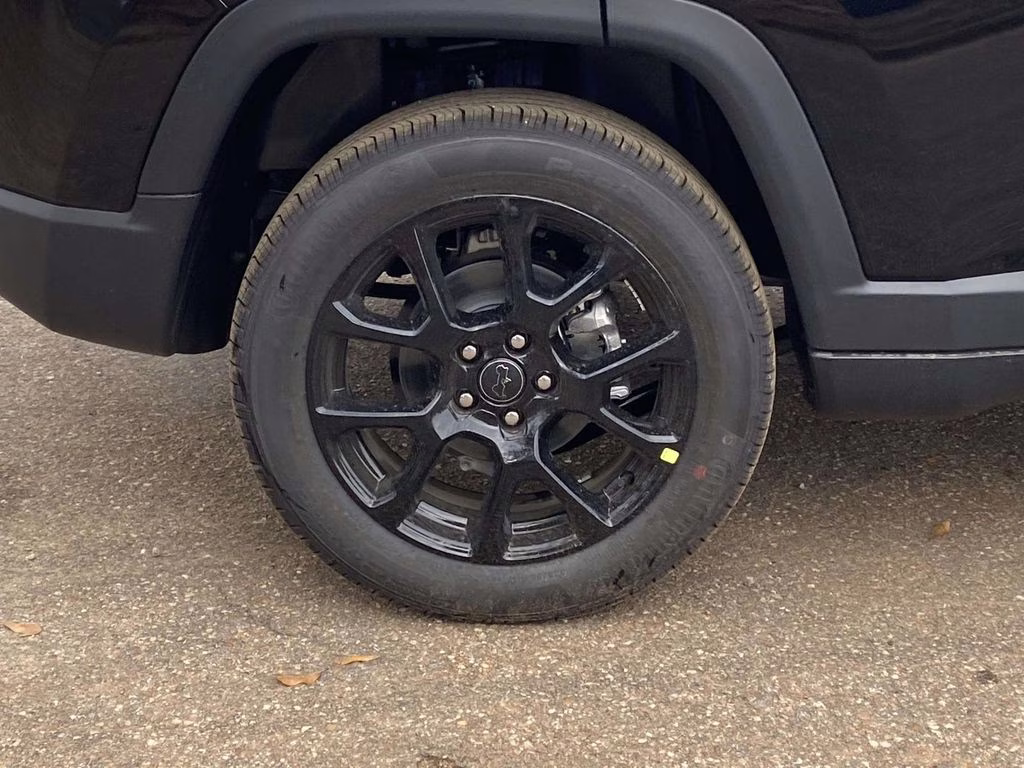 2026 Diamond Black Crystal Pearlcoat Jeep Compass Latitude Altitude 4X4 SUV