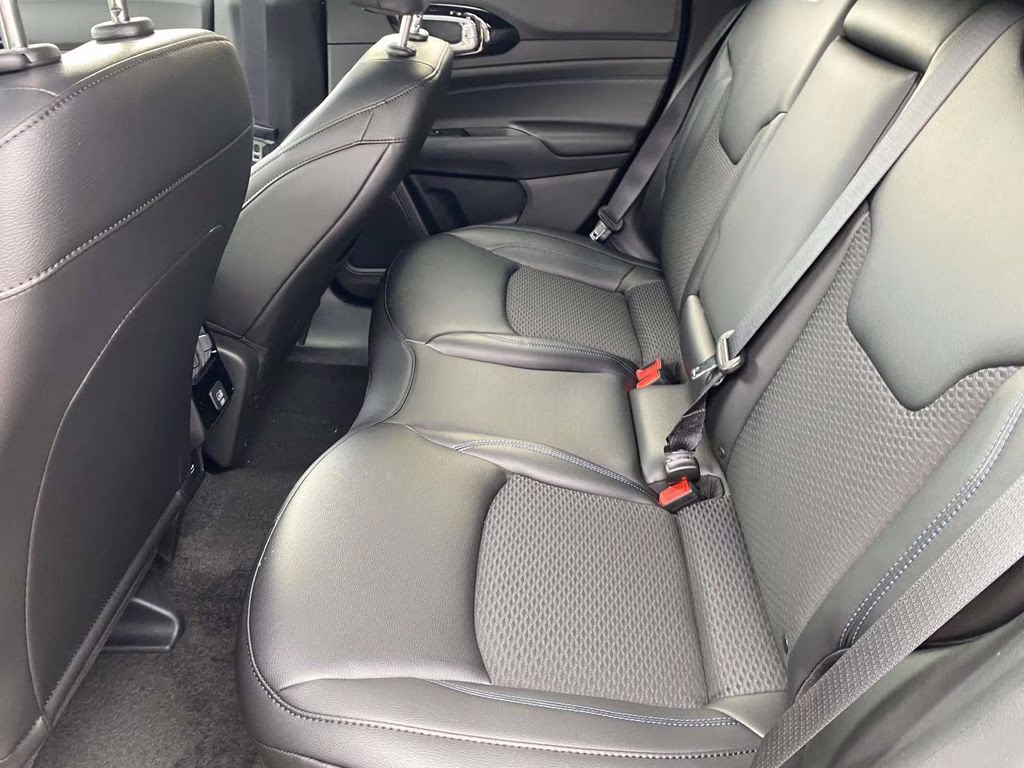 2026 Diamond Black Crystal Pearlcoat Jeep Compass Latitude Altitude 4X4 SUV