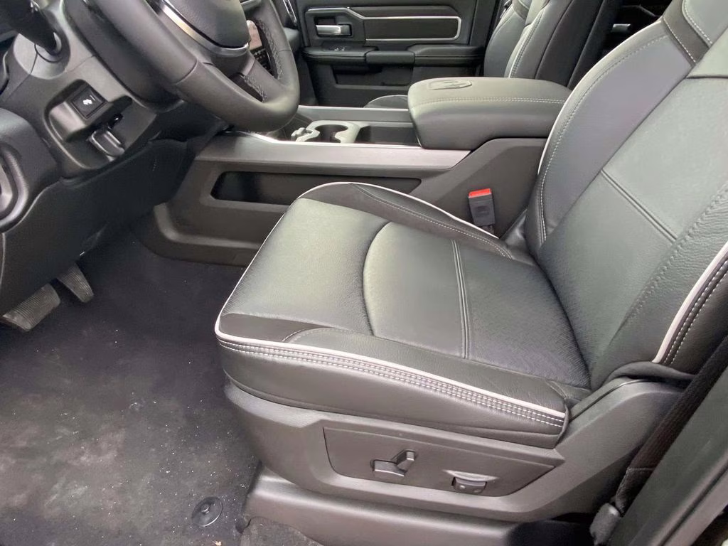 2026 Diamond Black Crystal Pearlcoat Ram 2500 Laramie 4X4 Truck