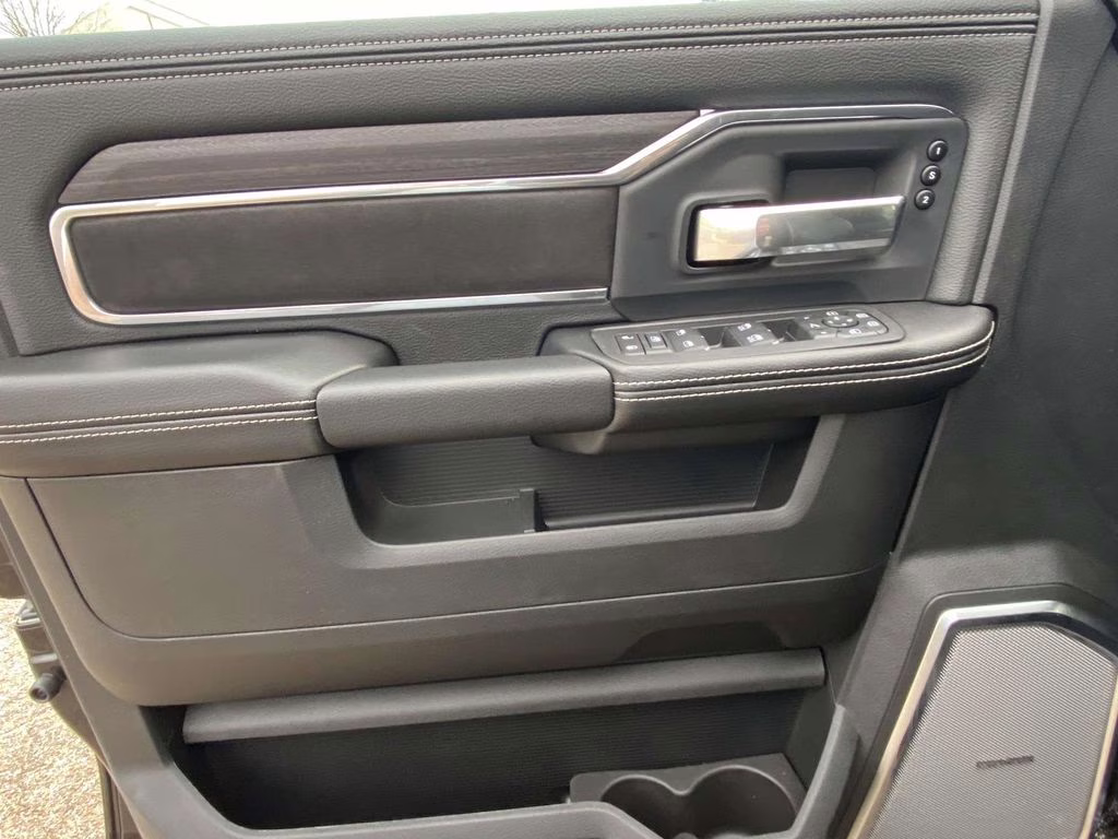 2026 Diamond Black Crystal Pearlcoat Ram 2500 Laramie 4X4 Truck