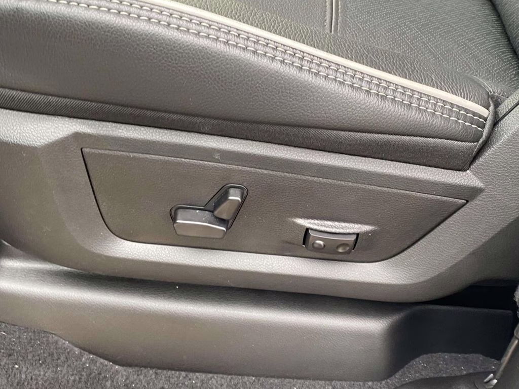 2026 Diamond Black Crystal Pearlcoat Ram 2500 Laramie 4X4 Truck