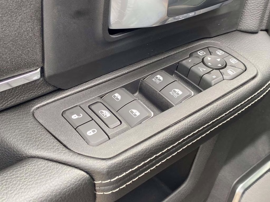 2026 Diamond Black Crystal Pearlcoat Ram 2500 Laramie 4X4 Truck