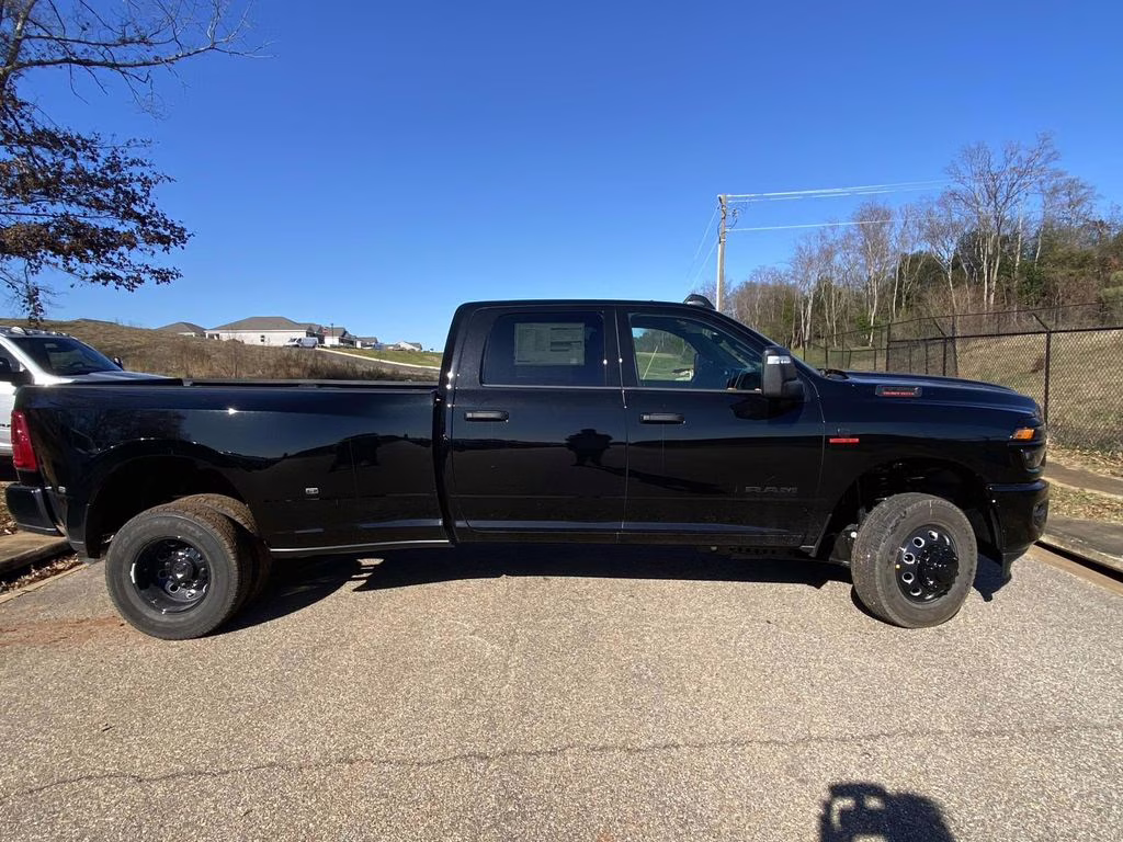 2026 Diamond Black Crystal Pearlcoat Ram 3500 Big Horn 4X4 Truck