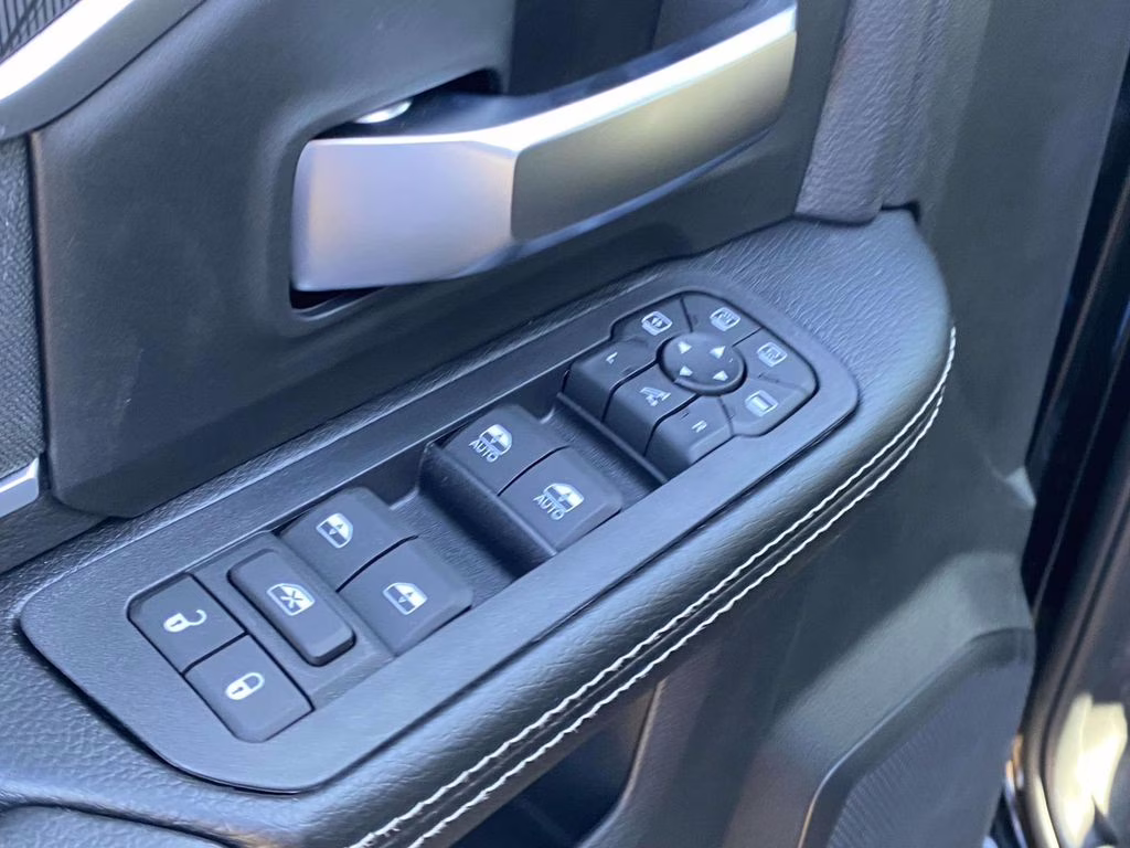 2026 Diamond Black Crystal Pearlcoat Ram 3500 Big Horn 4X4 Truck