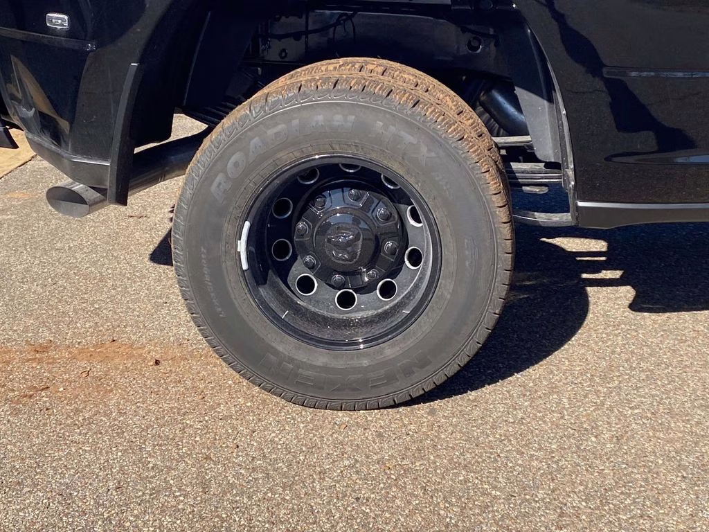 2026 Diamond Black Crystal Pearlcoat Ram 3500 Big Horn 4X4 Truck