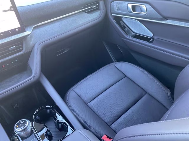 2026 Star White Metallic Tri-Coat Ford Explorer Platinum RWD SUV