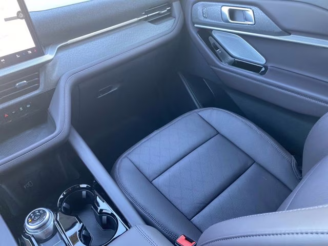 2026 Star White Metallic Tri-Coat Ford Explorer Platinum RWD SUV