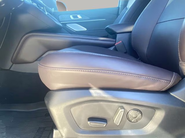 2026 Star White Metallic Tri-Coat Ford Explorer Platinum RWD SUV