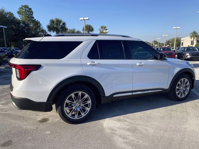2026 Star White Metallic Tri-Coat Ford Explorer Platinum RWD SUV