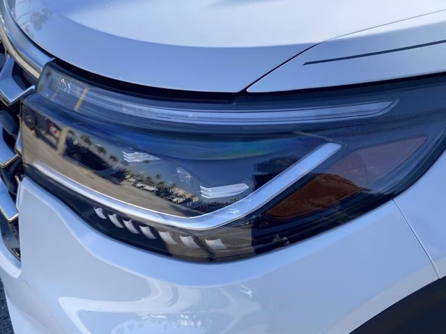 2026 Star White Metallic Tri-Coat Ford Explorer Platinum RWD SUV