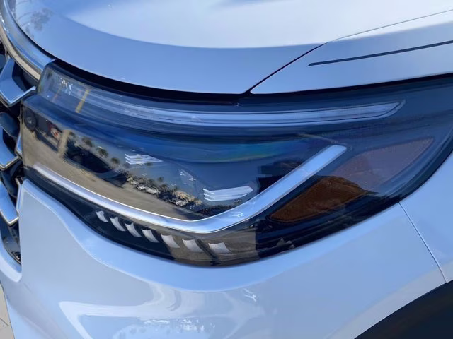 2026 Star White Metallic Tri-Coat Ford Explorer Platinum RWD SUV