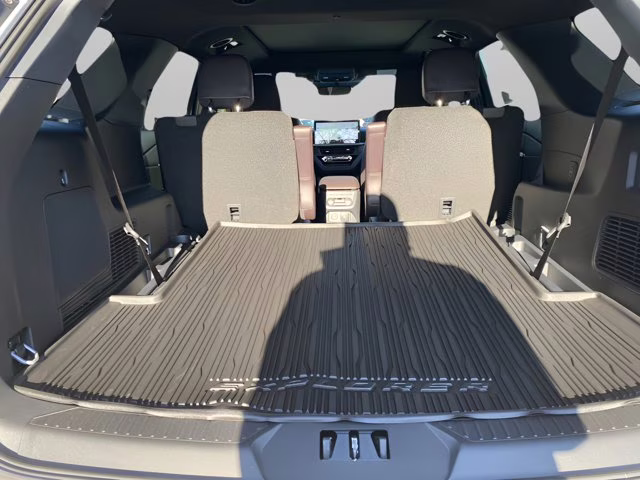 2026 Star White Metallic Tri-Coat Ford Explorer Platinum RWD SUV