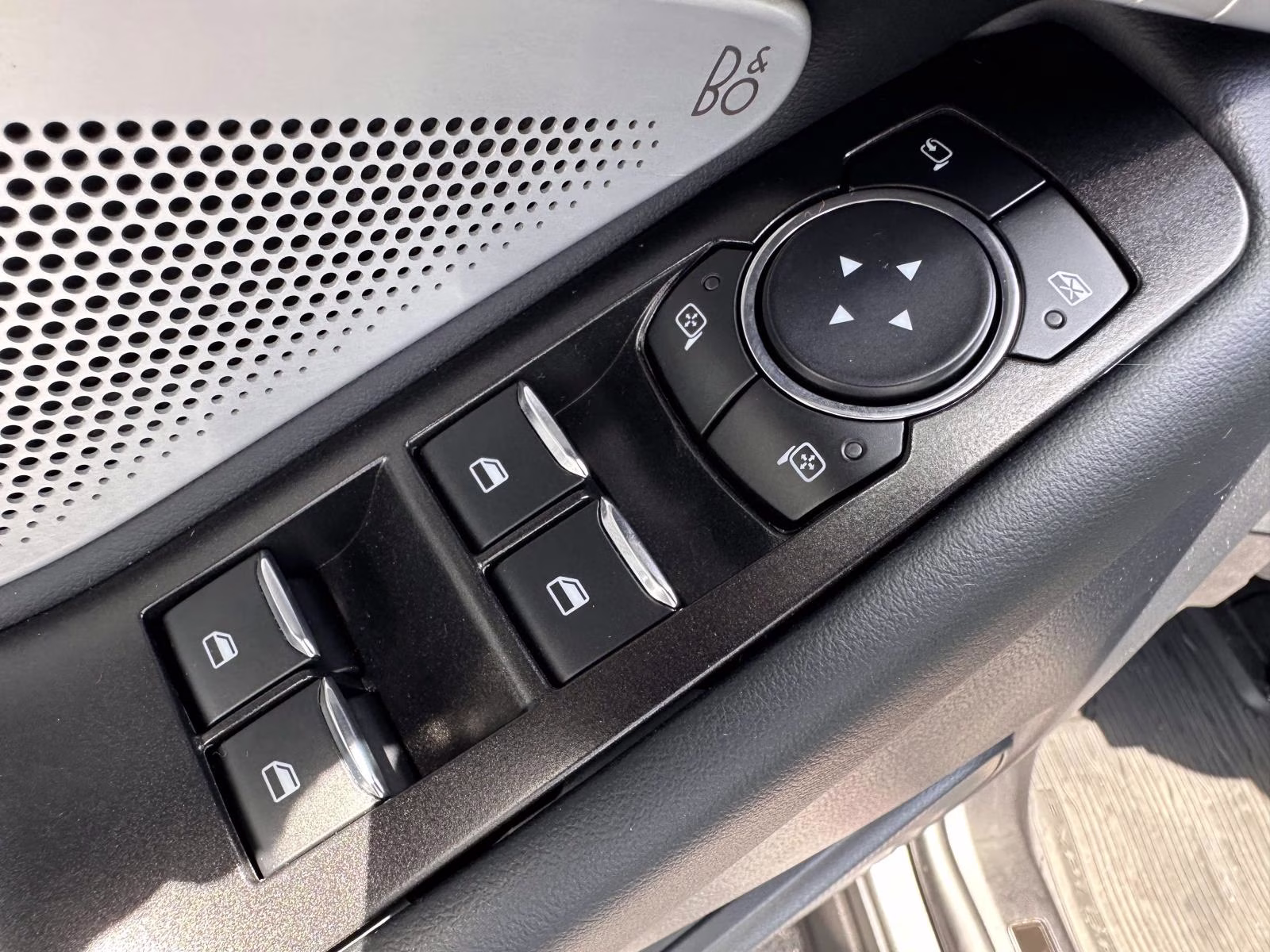 2026 Ford Explorer ST - Photo 10
