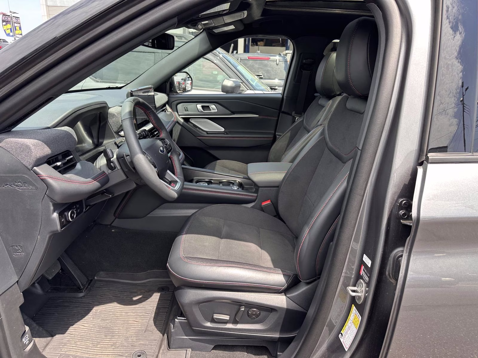 2026 Ford Explorer ST - Photo 13