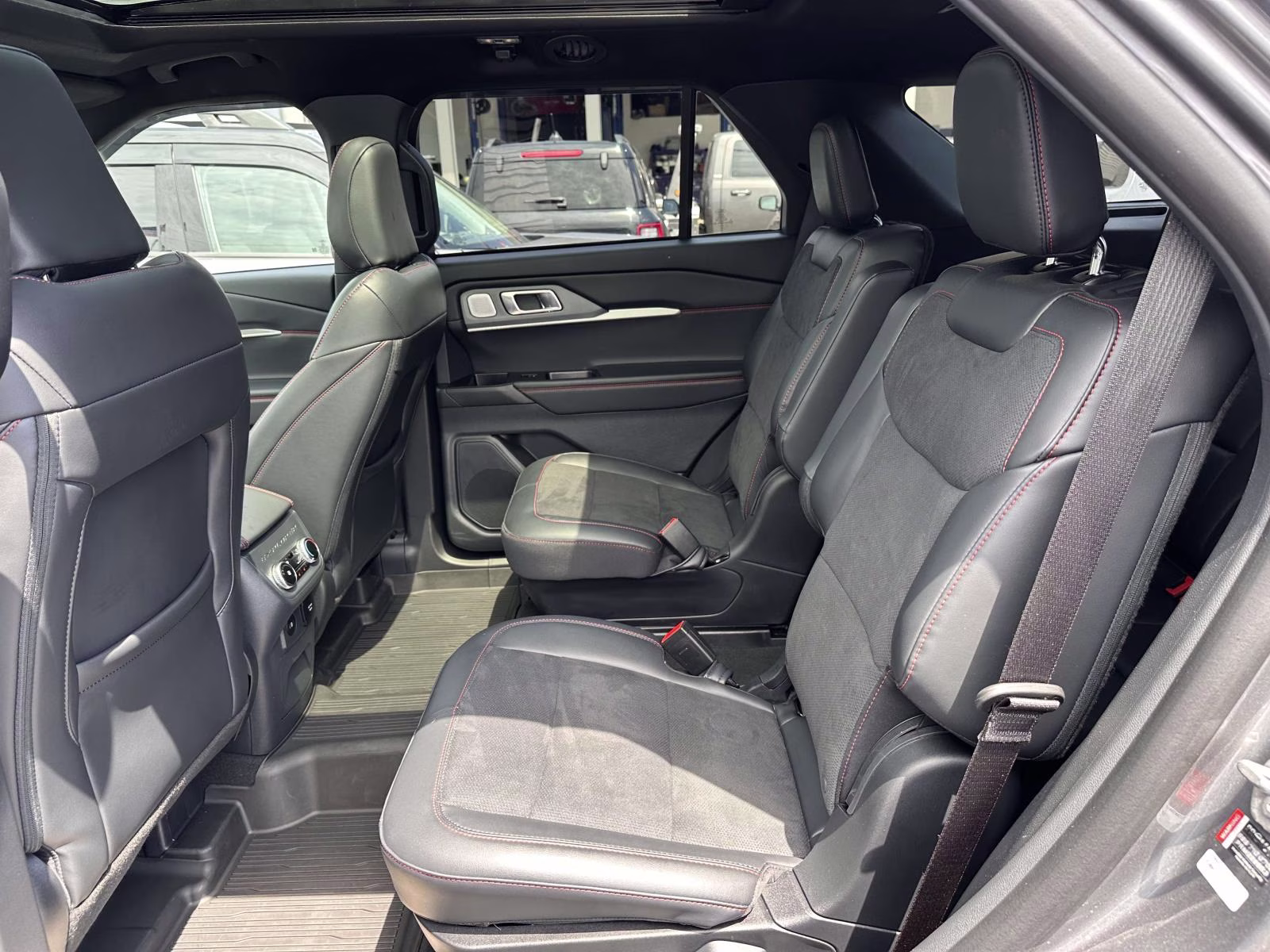 2026 Ford Explorer ST - Photo 15
