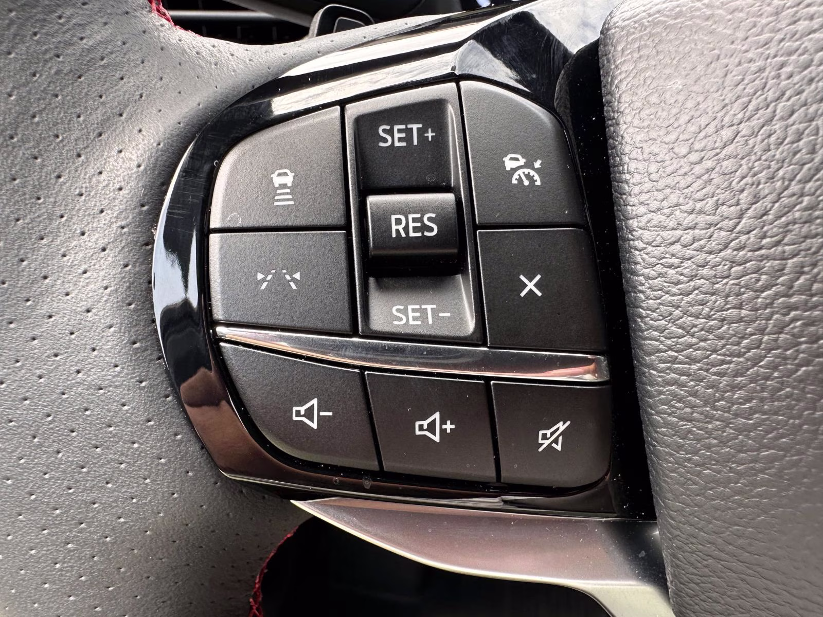 2026 Ford Explorer ST - Photo 20
