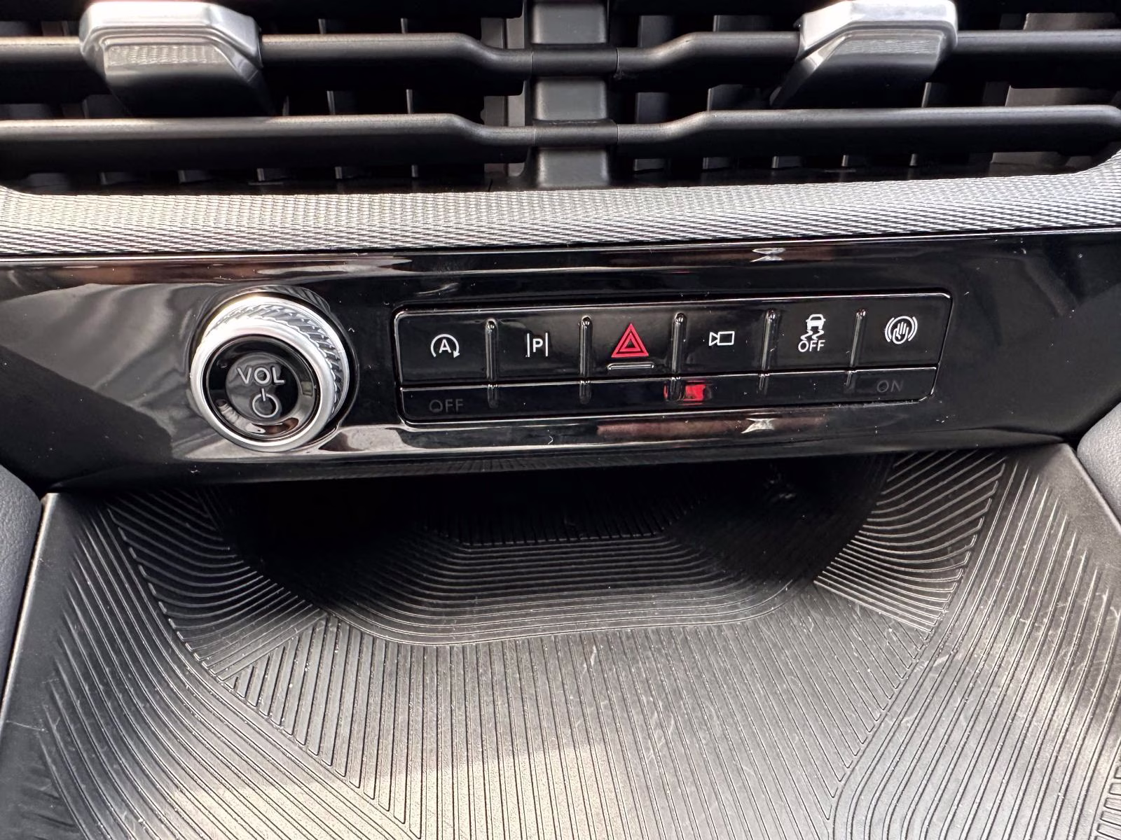 2026 Ford Explorer ST - Photo 27