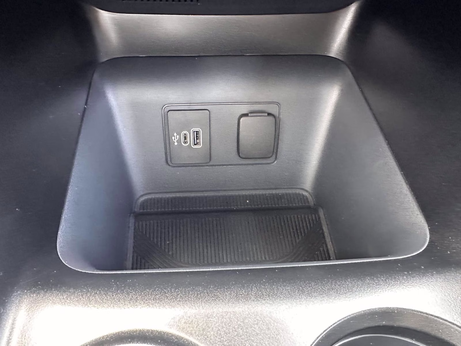 2026 Ford Explorer ST - Photo 28