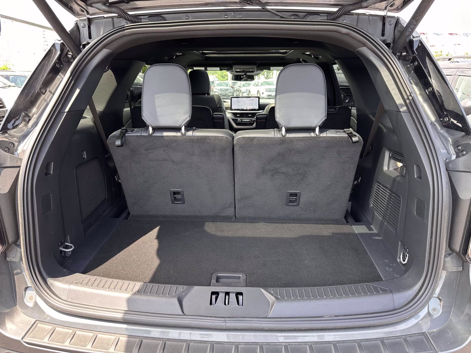 2026 Ford Explorer ST - Photo 8