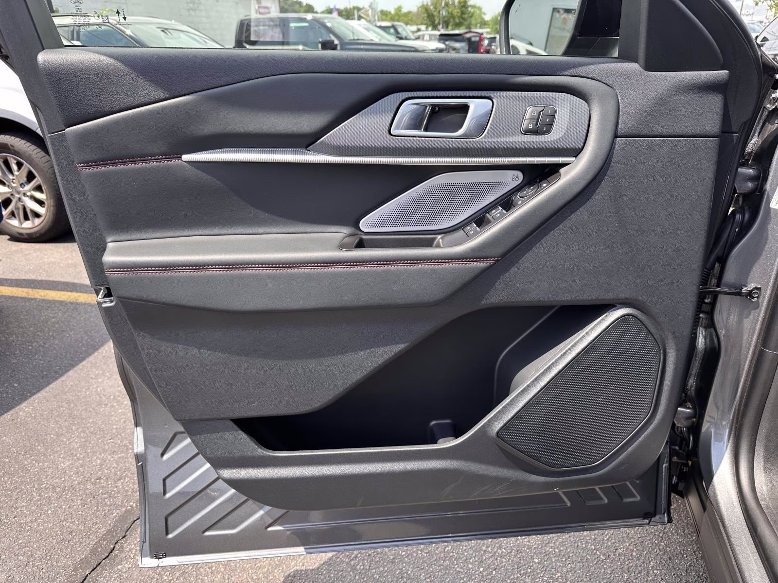 2026 Ford Explorer ST - Photo 9