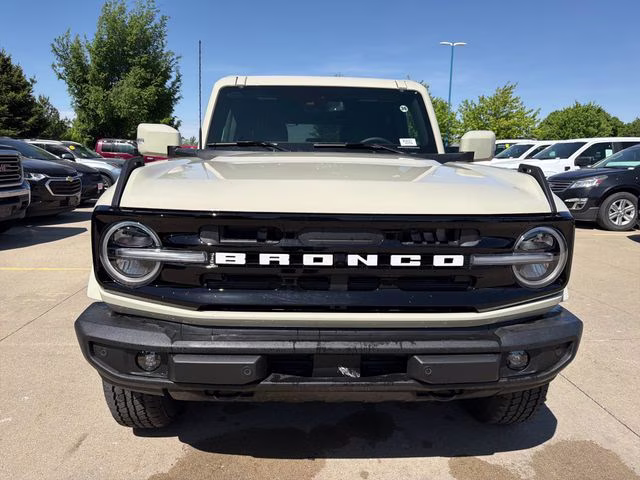 2025 Desert Sand Ford Bronco Outer Banks 4X4 SUV