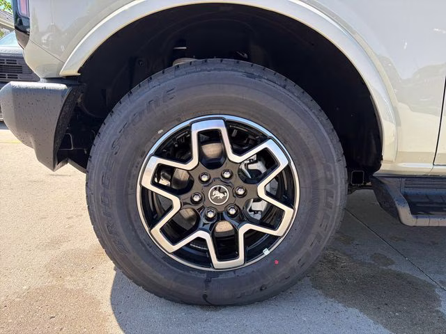 2025 Desert Sand Ford Bronco Outer Banks 4X4 SUV
