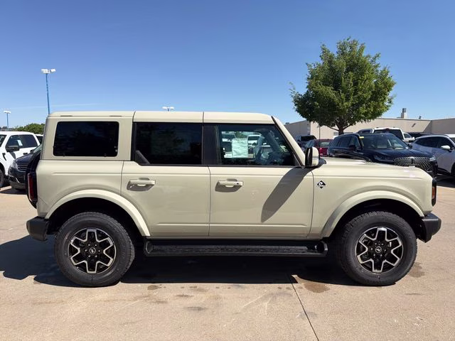 2025 Desert Sand Ford Bronco Outer Banks 4X4 SUV