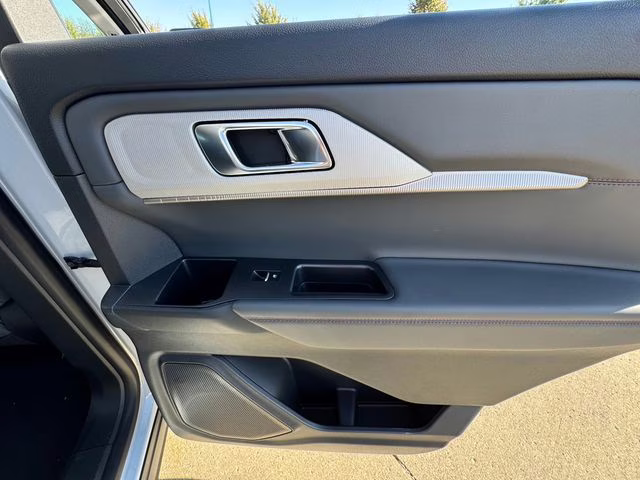 2026 Space White Metallic Ford Explorer Active 4X4 SUV