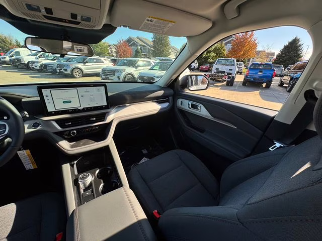 2026 Space White Metallic Ford Explorer Active 4X4 SUV