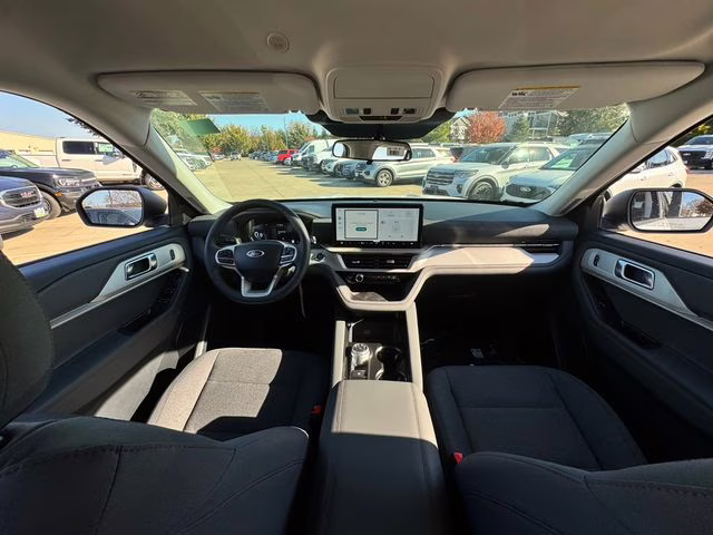 2026 Space White Metallic Ford Explorer Active 4X4 SUV