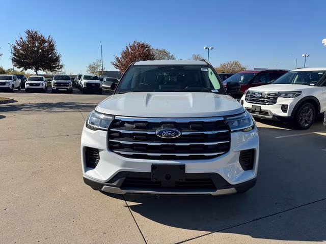 2026 Space White Metallic Ford Explorer Active 4X4 SUV
