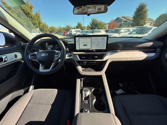 2026 Space White Metallic Ford Explorer Active 4X4 SUV