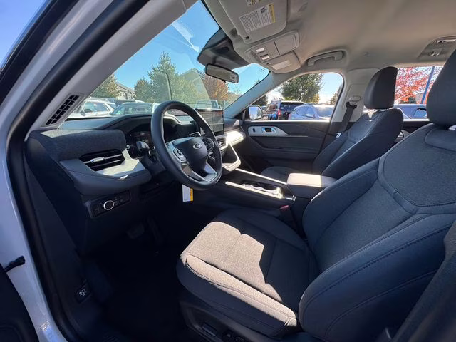 2026 Space White Metallic Ford Explorer Active 4X4 SUV