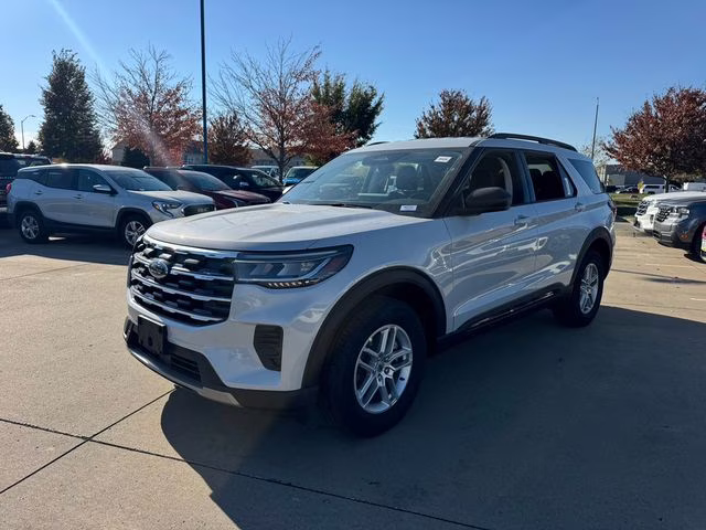 2026 Space White Metallic Ford Explorer Active 4X4 SUV
